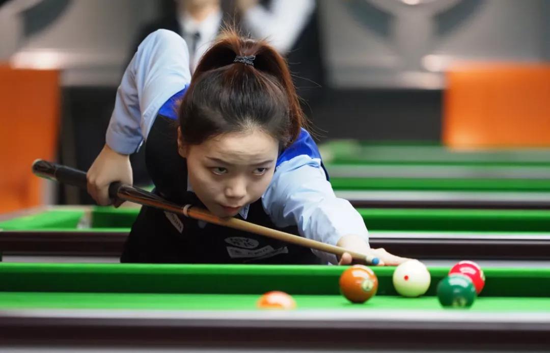 滑雪女神 滑雪女神